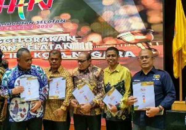 Lima Wartawan Senior Riau Terima Press Card Number One 