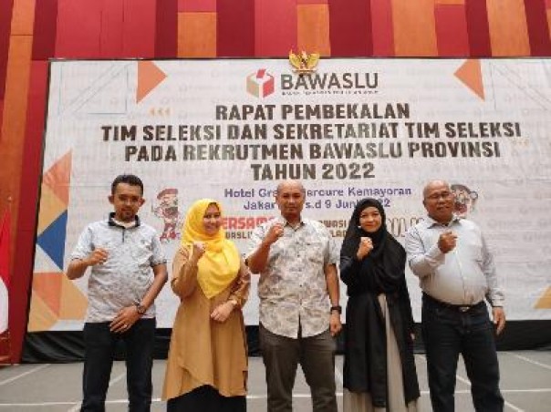 Foto bersama tim pansel Bawaslu Riau di Jakarta. (istimewa)