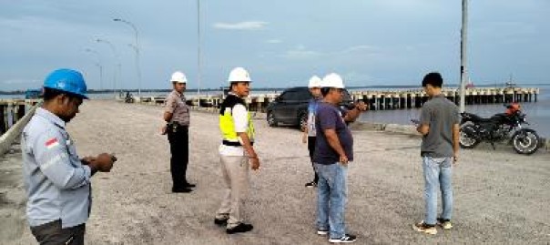 Tim Polda Riau meninjau lokasi Pelabuhan Buton. (istimewa)