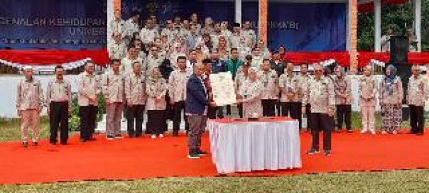 Disaksikan 7000 Mahasiswa Baru, Rektor Unri Luncurkan Aplikasi A3 ApaAjaAda. (tan)