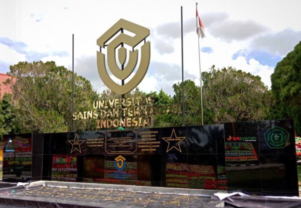 Kampus Universitas Sains dan Teknologi Indonesia (USTI) di Jln Purwodadi, Panam, Pekanbaru. 