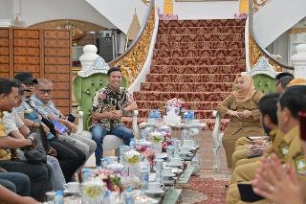 Suasana audiensi Ketua PWI Bengkalis, dan anggota, dengan Bupati Kasmarni, Senin (6/1/12025) di Bengkalis. ((istimewa)